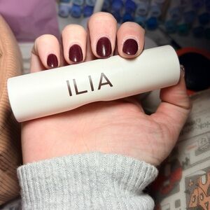 Euc ILIA blurring foundation stick in shade 4N Holly